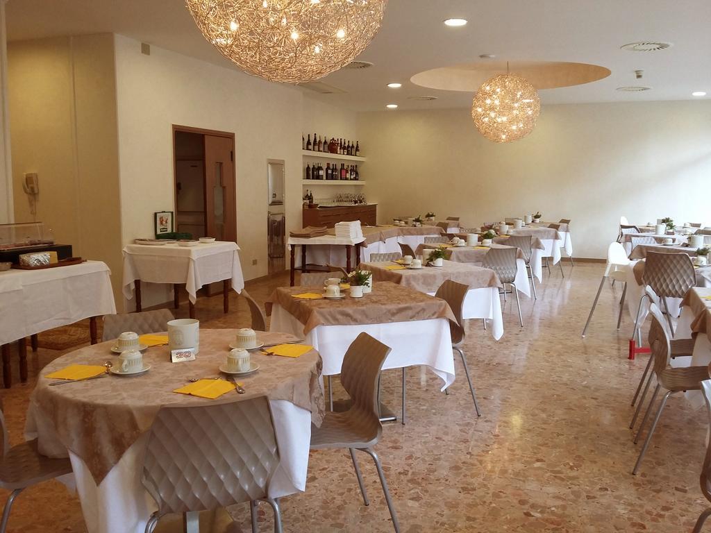 Hotel Condor Milano Marittima Exterior foto